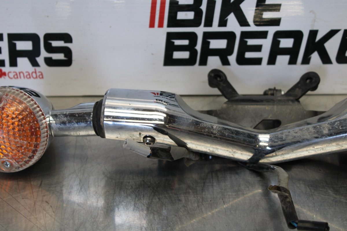 09 YAMAHA V STAR 950 FRONT TURN SIGNAL BAR MOUNT & LIGHTS BB172