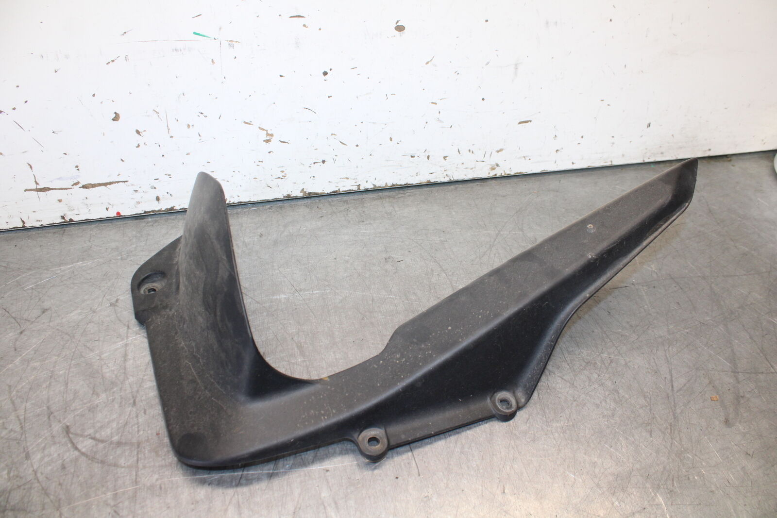 12-17 KAWASAKI ER-6N Z650 REAR BACK DRIVE CHAIN GUARD COVER SHIELD BB709