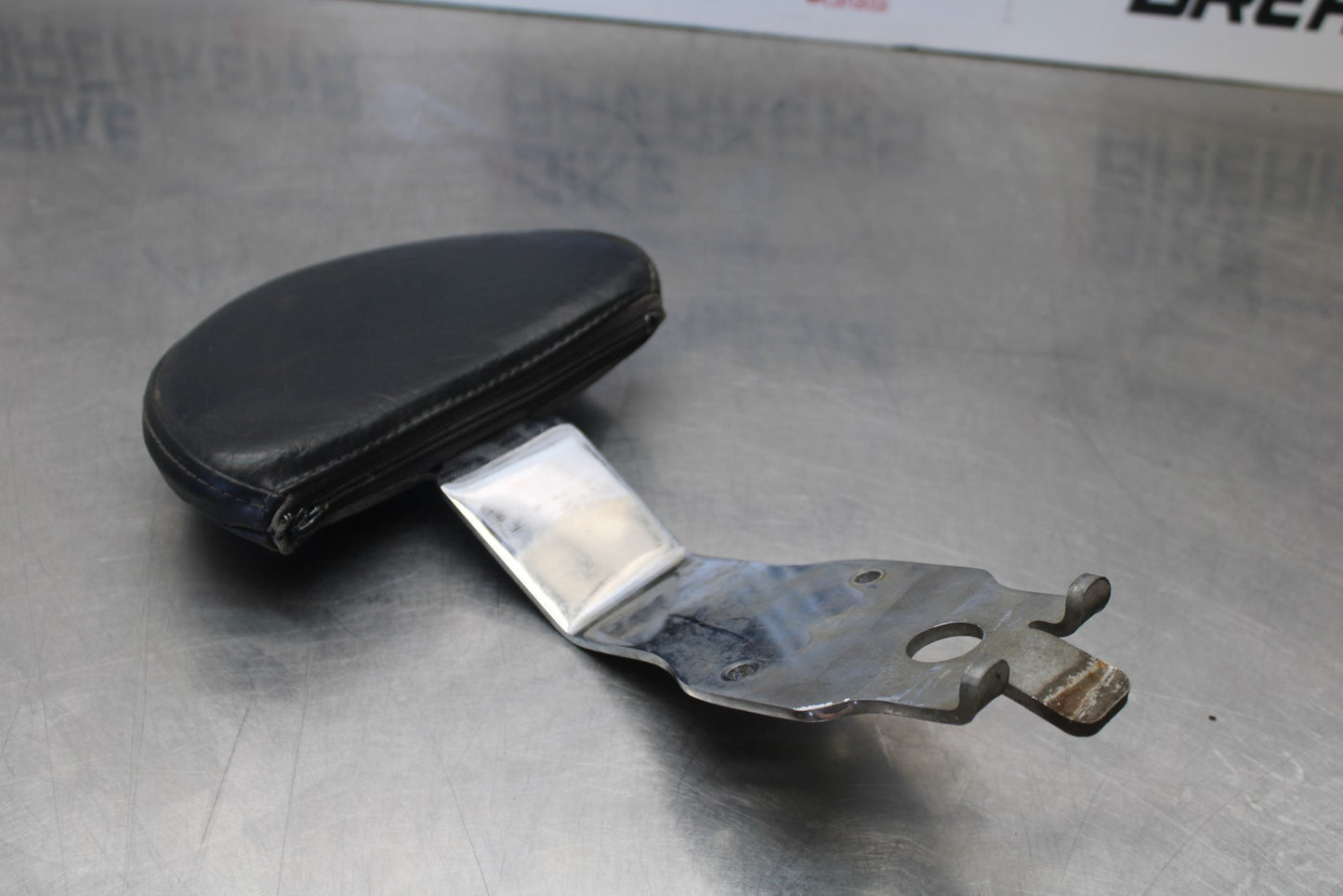 05-06 VICTORY KINGPIN DELUXE FRONT DRIVERS SEAT BACK REST BB195