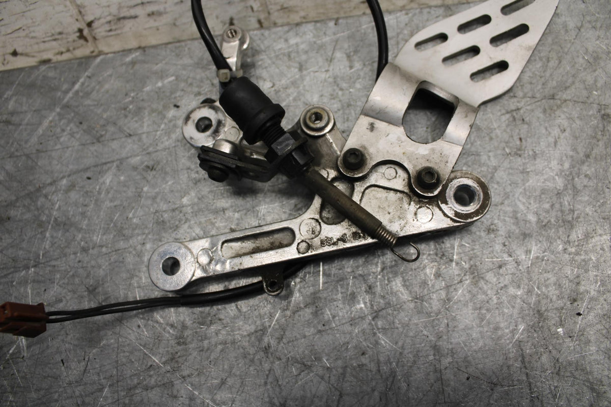 2003 Yamaha YZF R6 RIGHT REARSET REAR SET DRIVER FOOT PEG REST STOP BB539