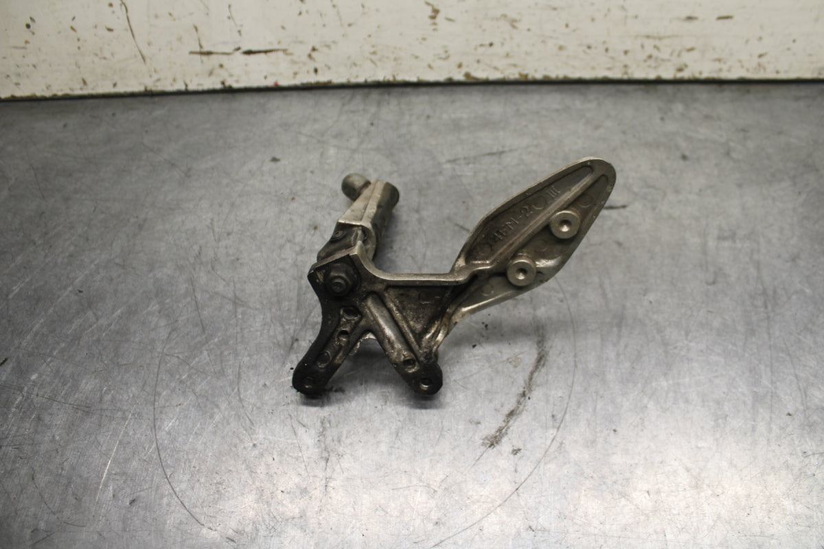 96-07 YAMAHA YZF600R LEFT REARSET REAR SET DRIVER FOOT PEG REST STOP  BB746