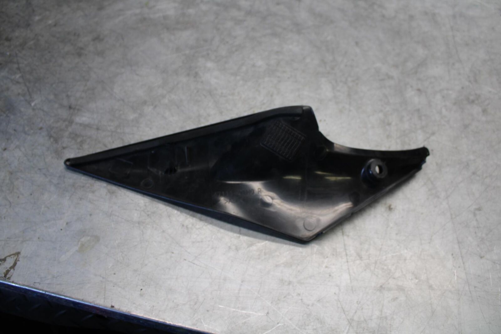06-07 SUZUKI GSXR600 RIGHT GAS TANK FUEL CELL PANEL COVER TRIM COWL  BB543