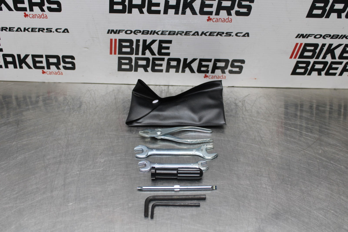 15 SUZUKI BOULEVARD C50 STOCK TOOLS OEM TOOL BAG KIT SET BB775