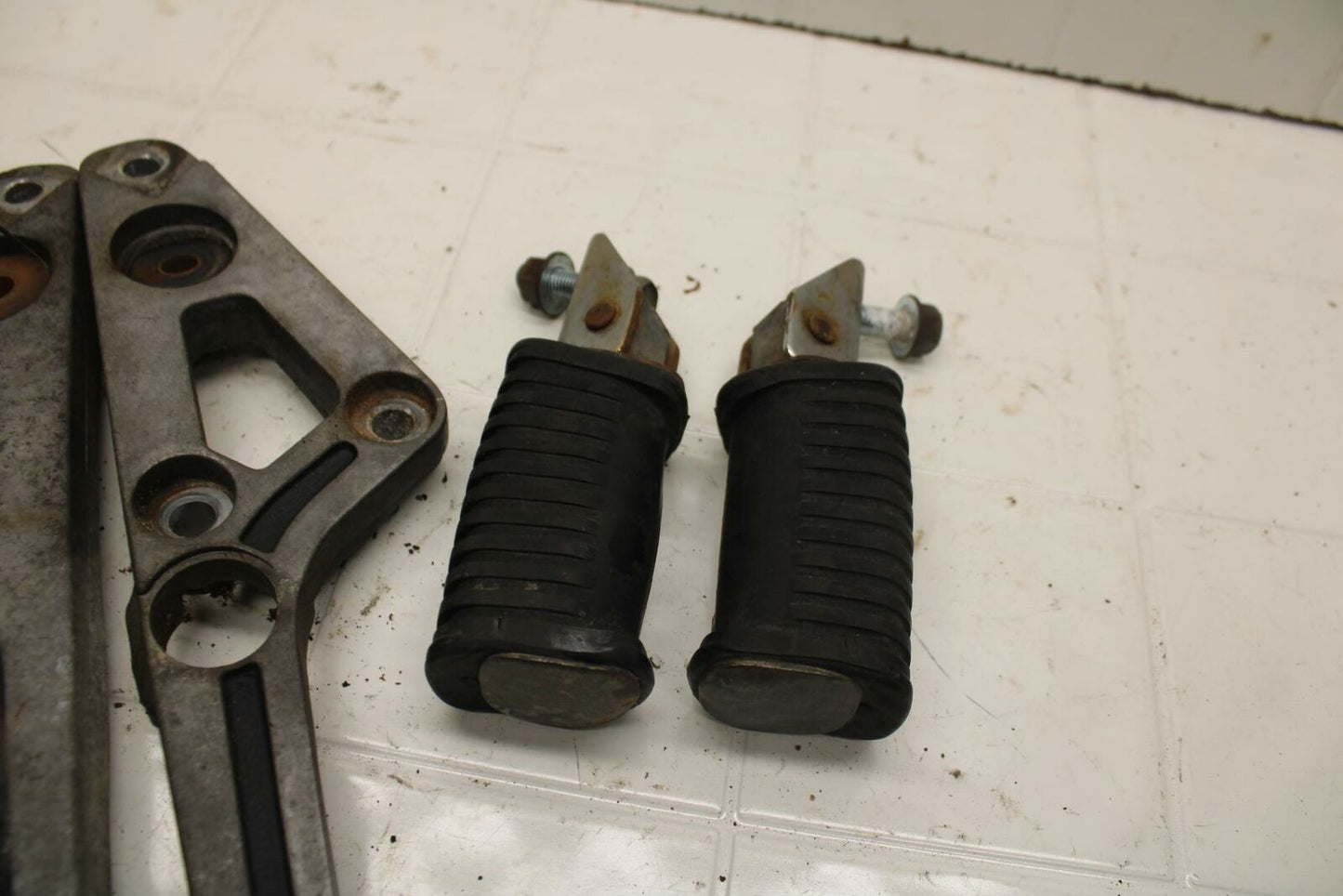 80-83 YAMAHA MAXIM 650 XJ650 FOOT PEG SUPPORTS BB403