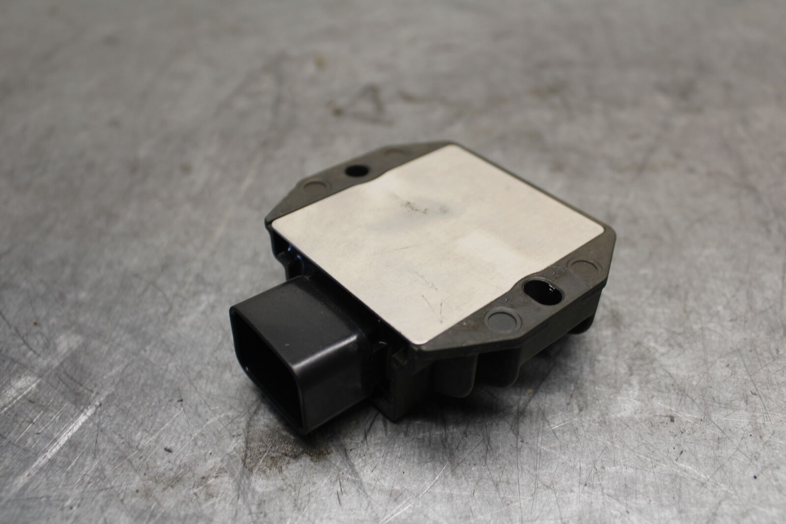 22-24 YAMAHA XSR900 RECTIFIER VOLTAGE REGULATOR  BB683