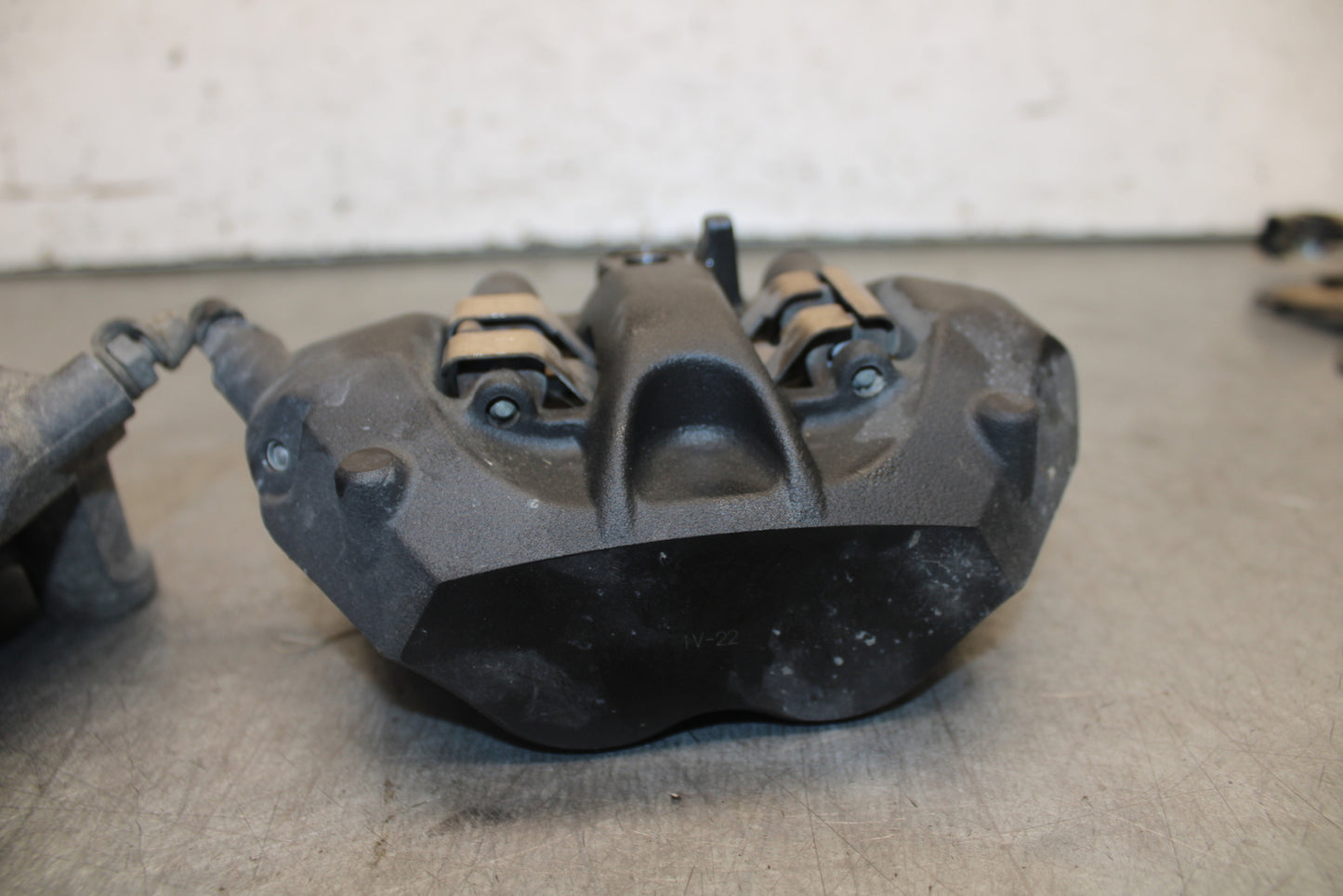 19-23 KAWASAKI NINJA ZX6R RIGHT LEFT FRONT BRAKE CALIPER SET PAIR CALIPERS BB701