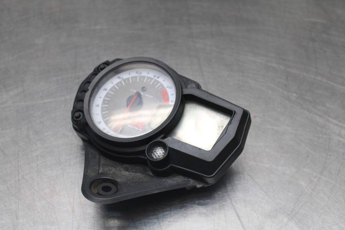 08-10 SUZUKI GSXR 600 SPEEDO GAUGES DISPLAY CLUSTER SPEEDOMETER TACHOMETER BB803