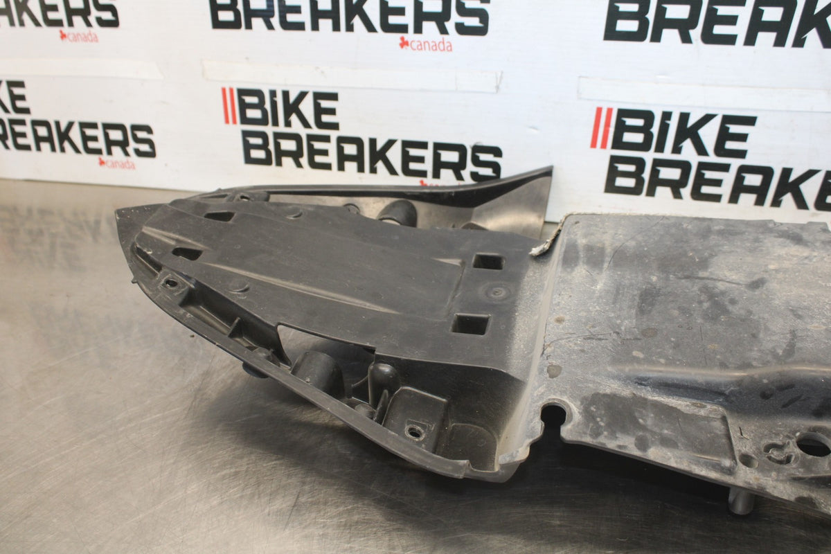 07-08 KAWASAKI NINJA ZX6R REAR BACK TAIL UNDERTAIL BATTERY TRAY PLASTIC BB937
