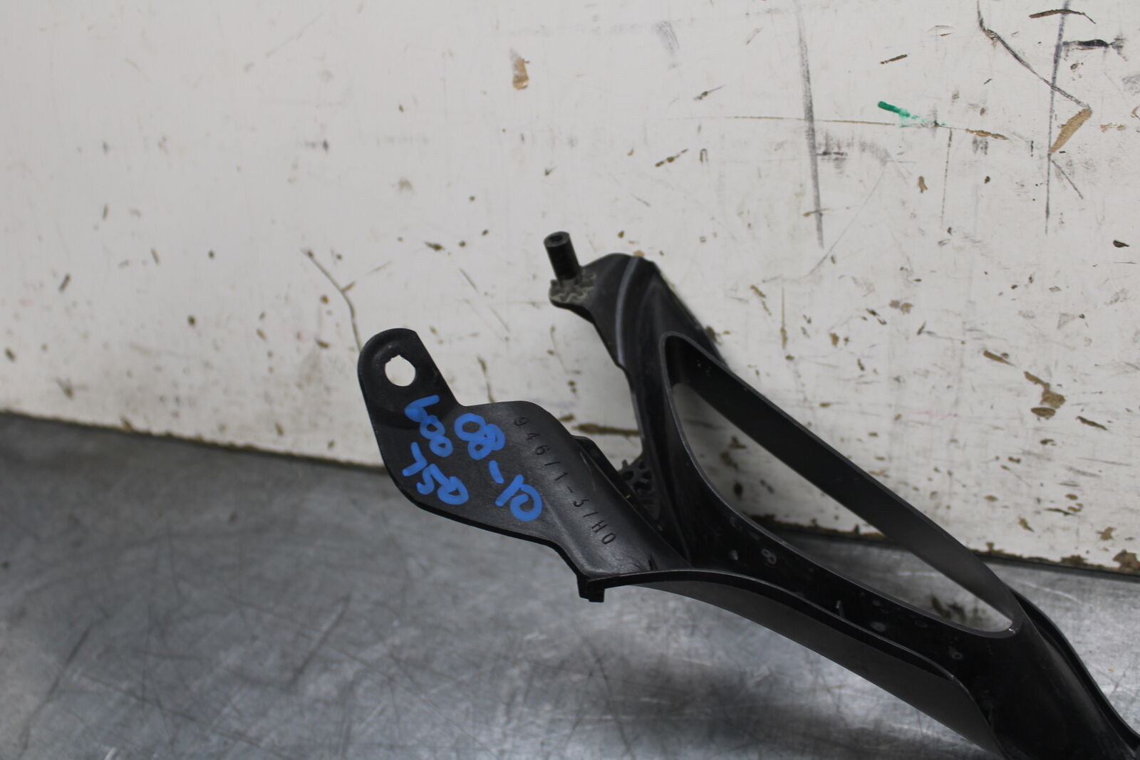 08-10 SUZUKI GSXR 600  FRONT CENTER COWL FAIRING BB630