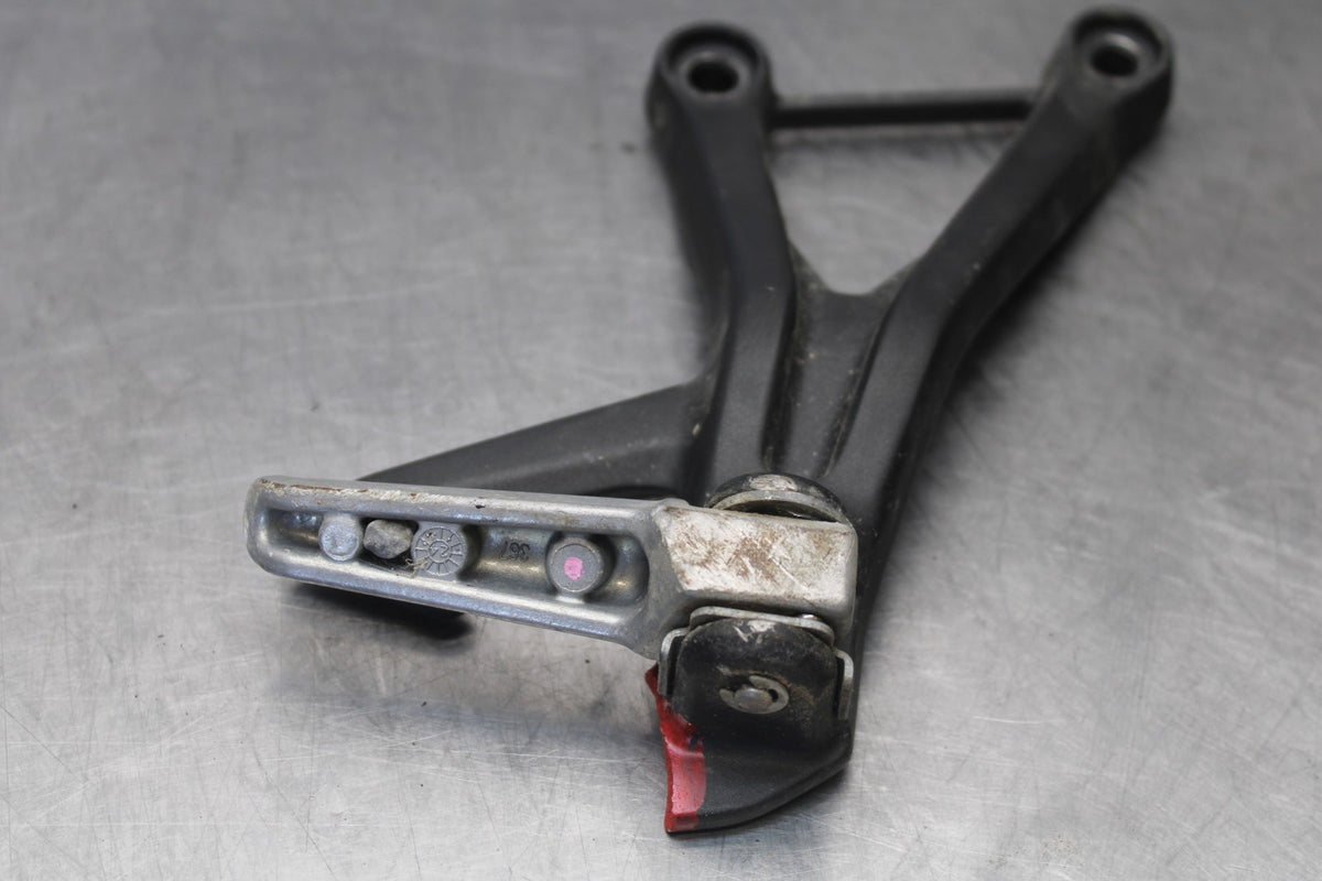 23-26 KAWASAKI NINJA ZX4RR RIGHT REAR BACK PASSENGER PEG BB898