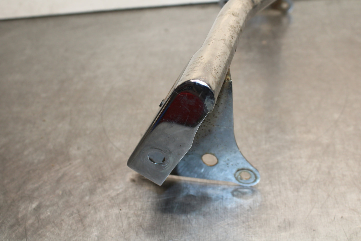 03-08 KAWASAKI VULCAN 1600 FRONT TURN SIGNAL BAR MOUNT BRACKET BB754