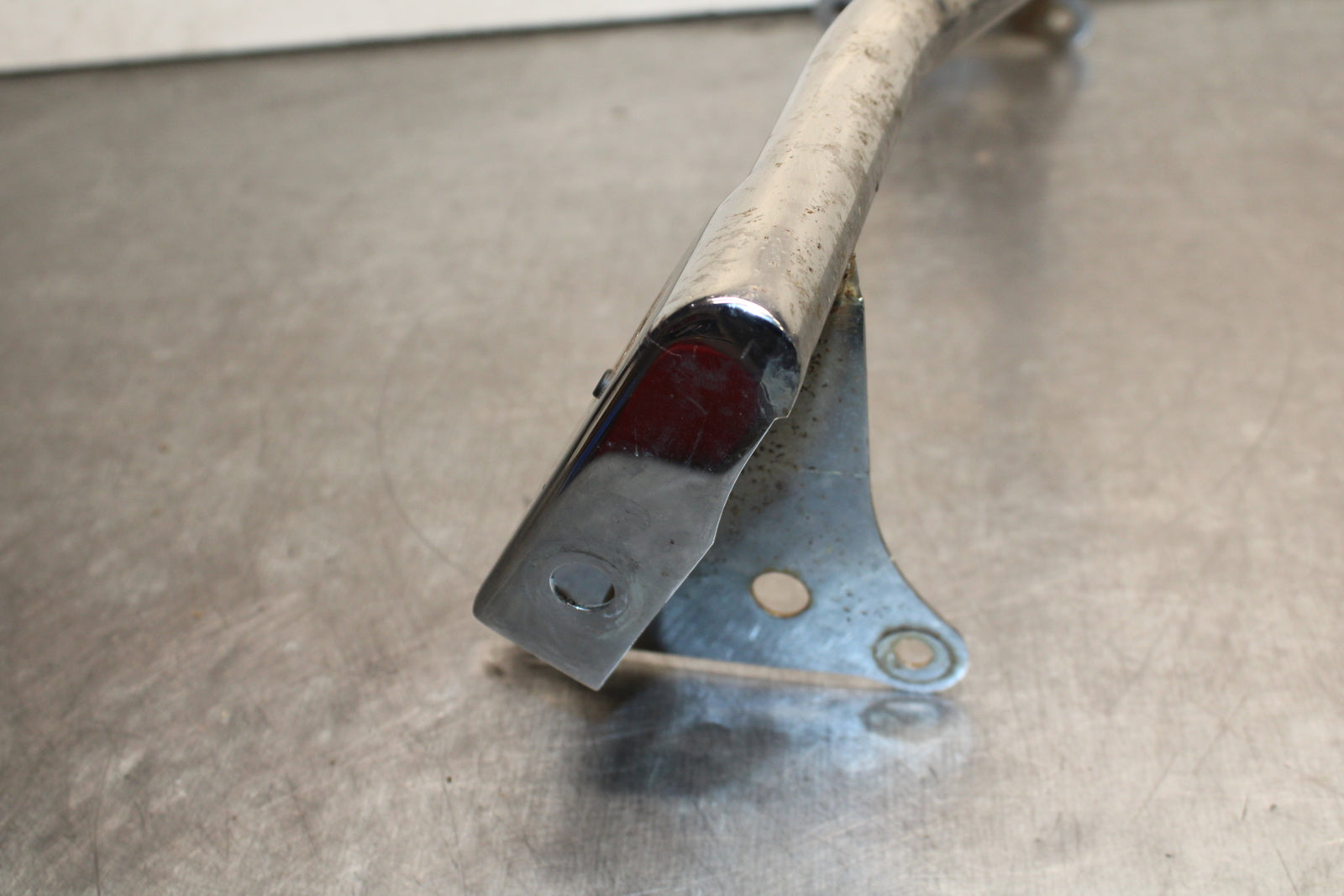 03-08 KAWASAKI VULCAN 1600 FRONT TURN SIGNAL BAR MOUNT BRACKET BB754