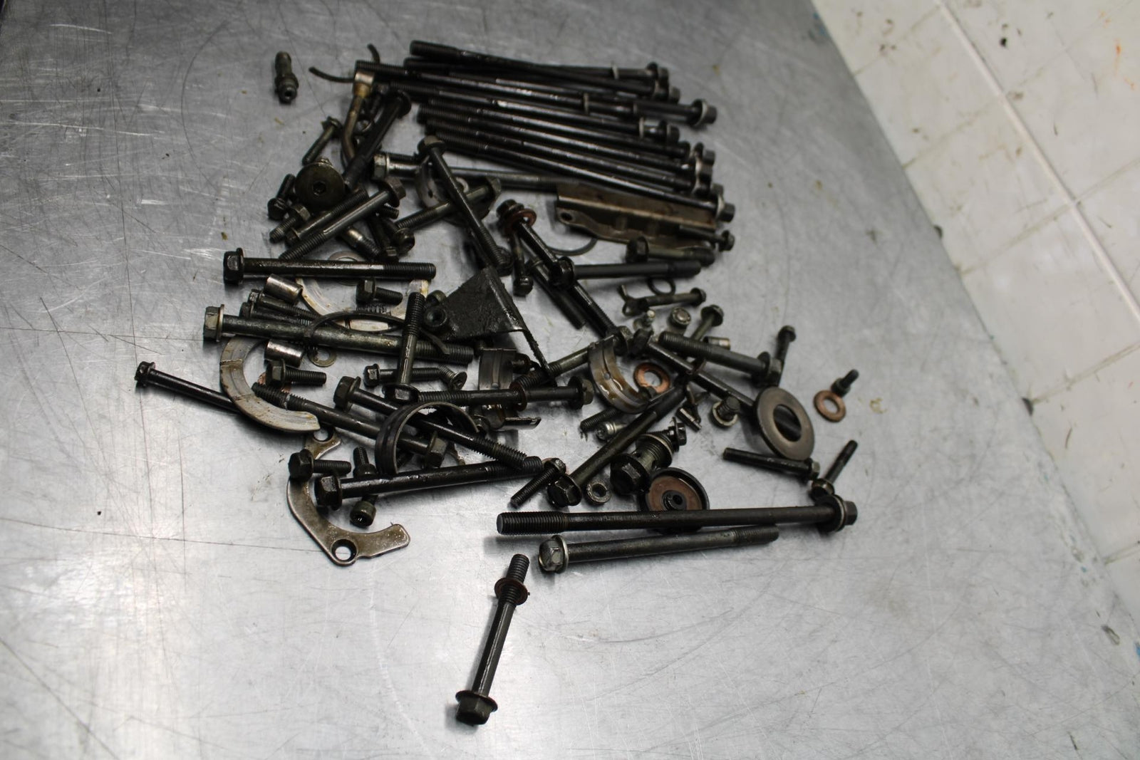 99-07 SUZUKI HAYABUSA GSX1300R ENGINE LEFTOVER CYLINDER HEAD BOLT BB426