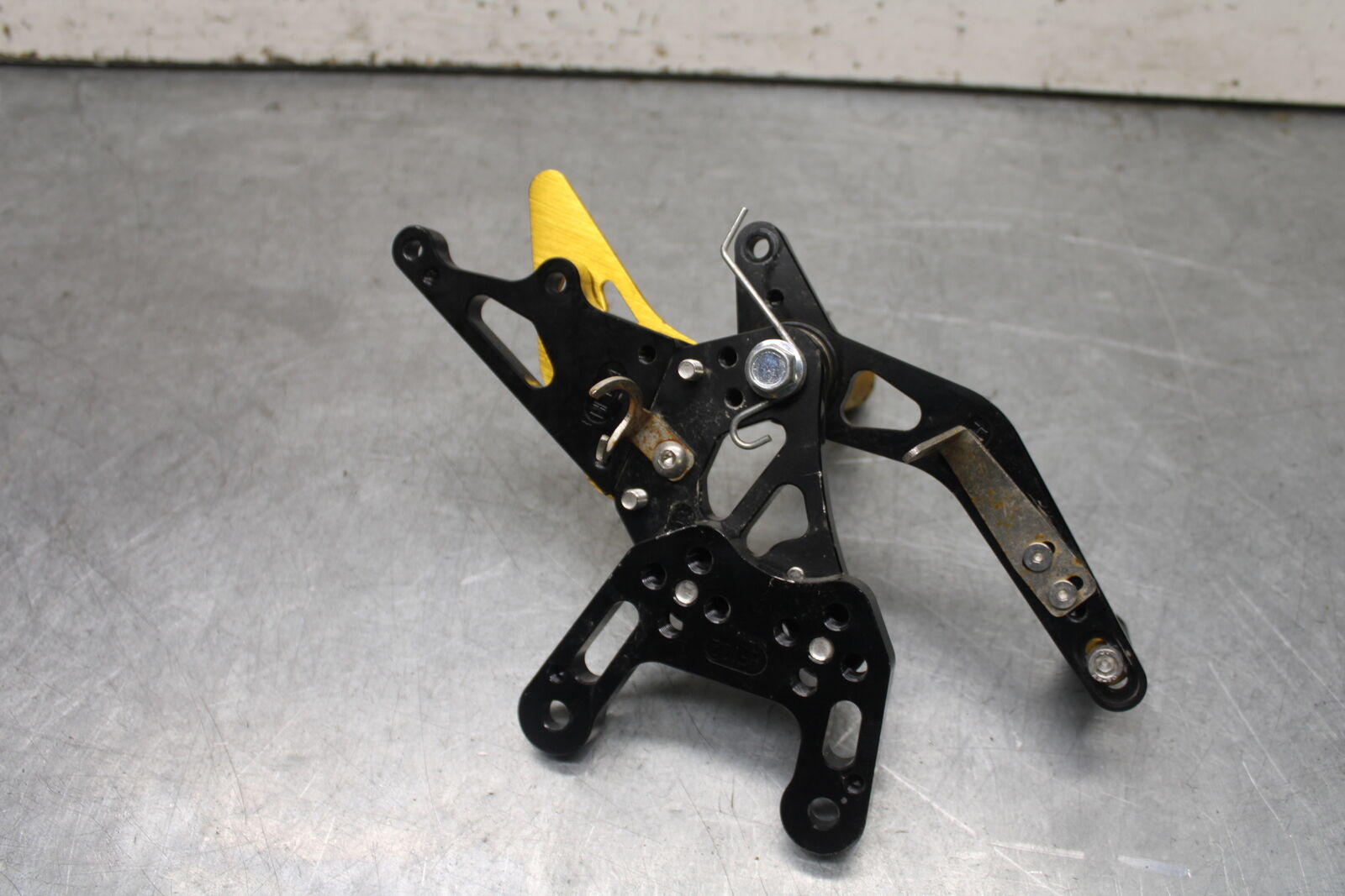 09-14 YAMAHA YZF R1 AFTERMARKET RIGHT REARSET REAR SET FOOT PEG REST STOP BB696