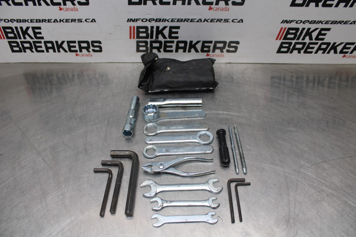 05-09 SUZUKI BOULEVARD C90 STOCK TOOLS OEM TOOL BAG KIT SET BB791
