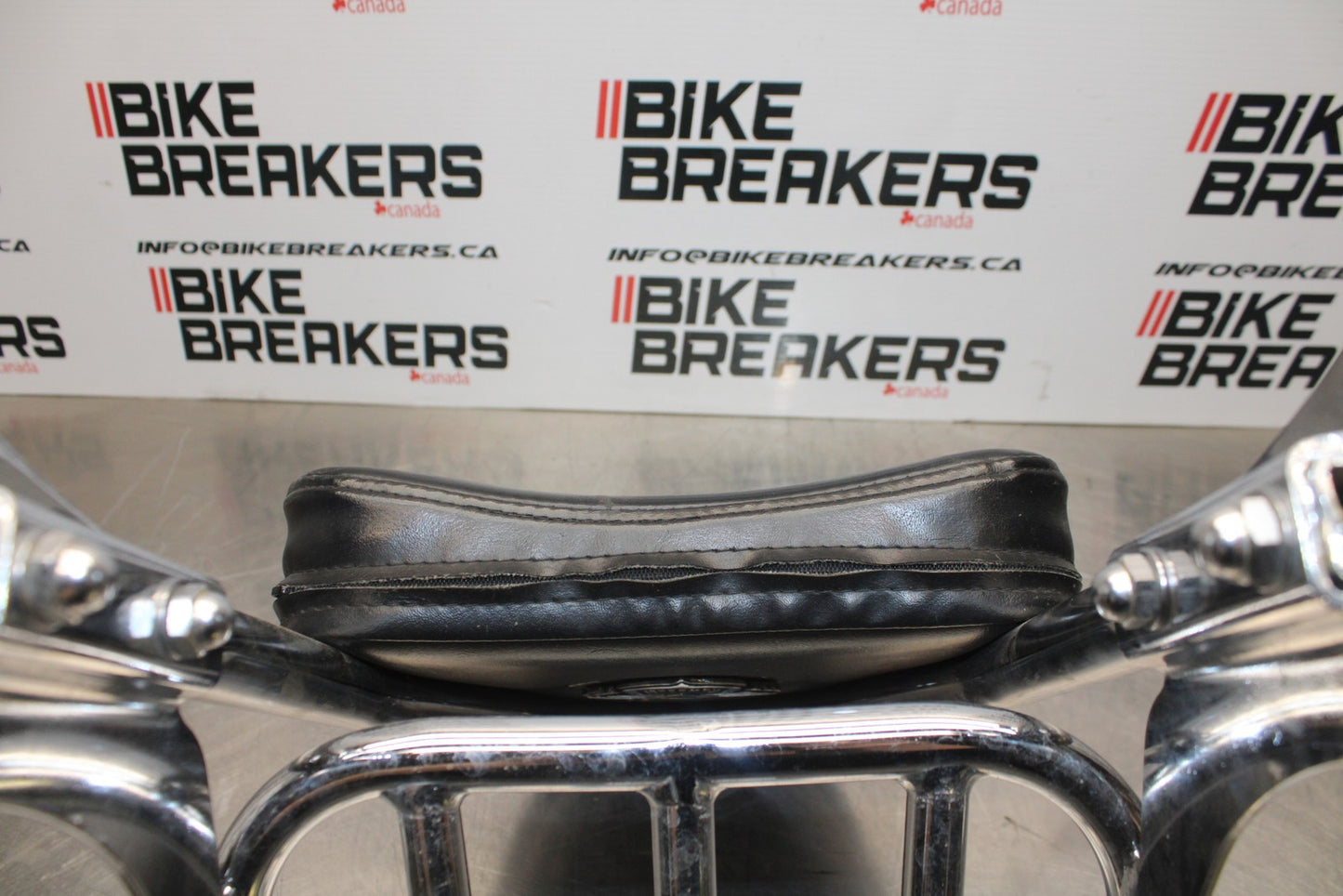 03-08 KAWASAKI VULCAN 1600 BACK REST SISSY BAR/ REAR RACK BB196