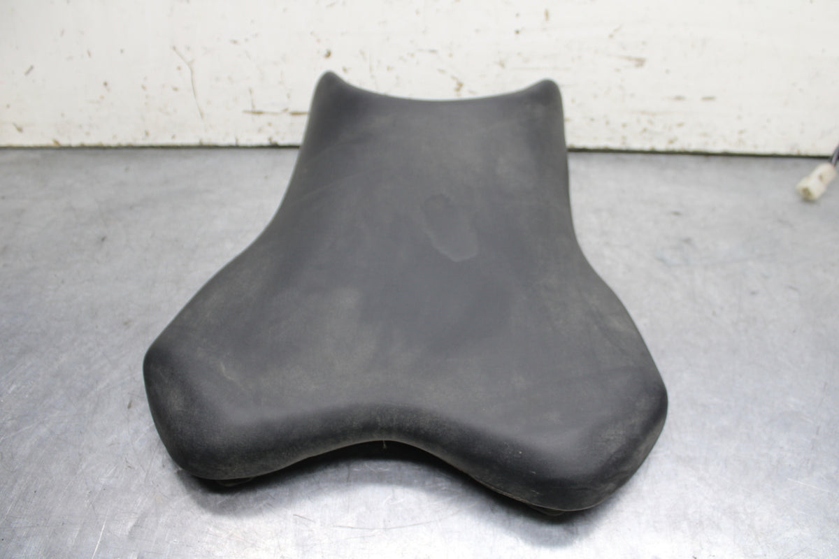 06-07 YAMAHA YZF R6 FRONT DRIVERS SEAT PAD SADDLE PILLION BB742