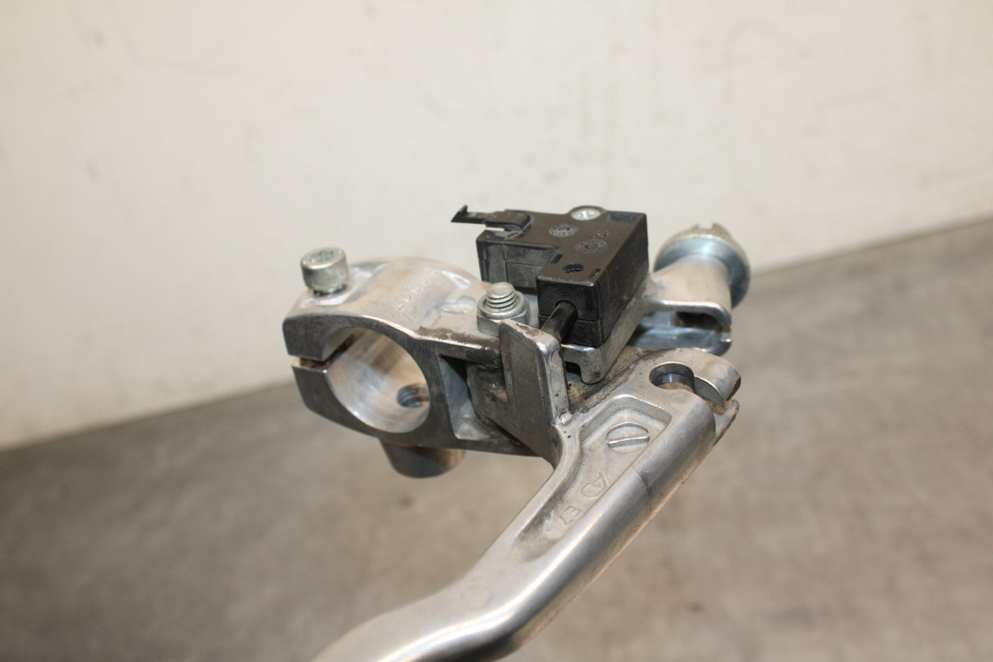 04 SUZUKI INTRUDER 800 CLUTCH PERCH MOUNT WITH LEVER  BB758