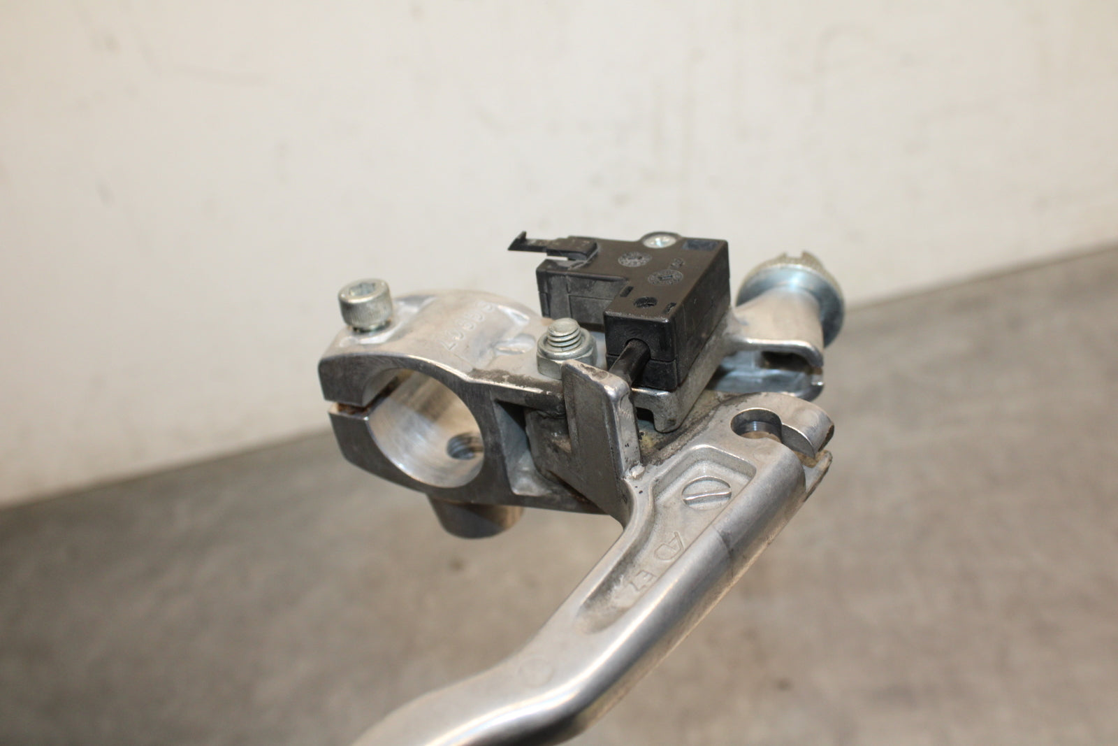 04 SUZUKI INTRUDER 800 CLUTCH PERCH MOUNT WITH LEVER  BB758