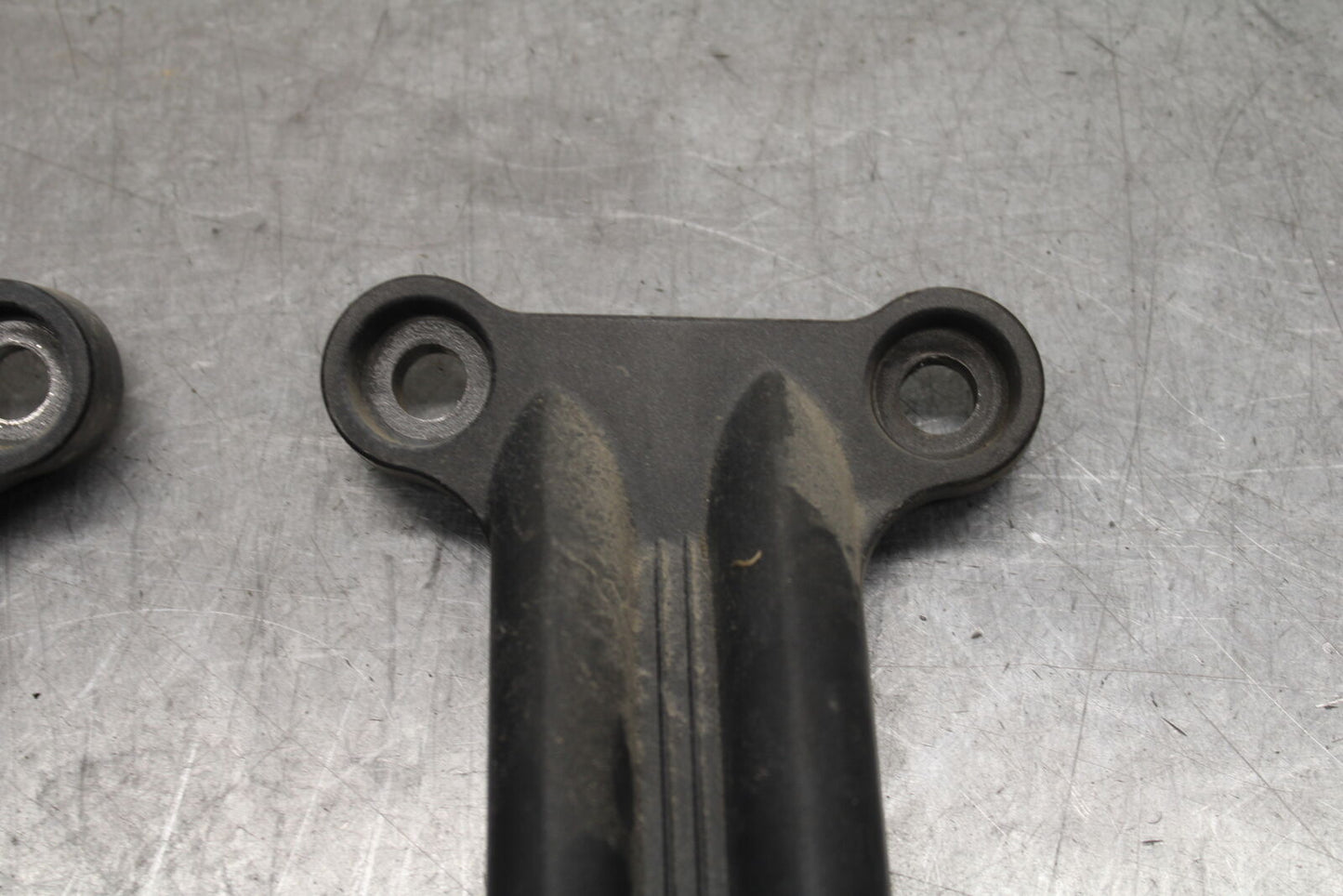 05-06 YAMAHA ROYAL STAR REAR PASSENGER FOOT STEP MOUNT BRACKET BB697