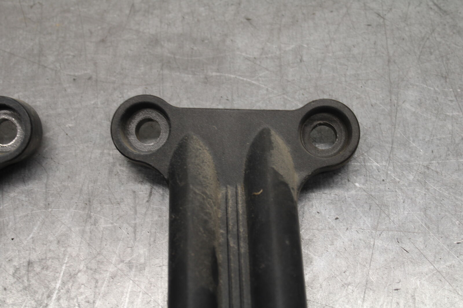 05-06 YAMAHA ROYAL STAR REAR PASSENGER FOOT STEP MOUNT BRACKET BB697