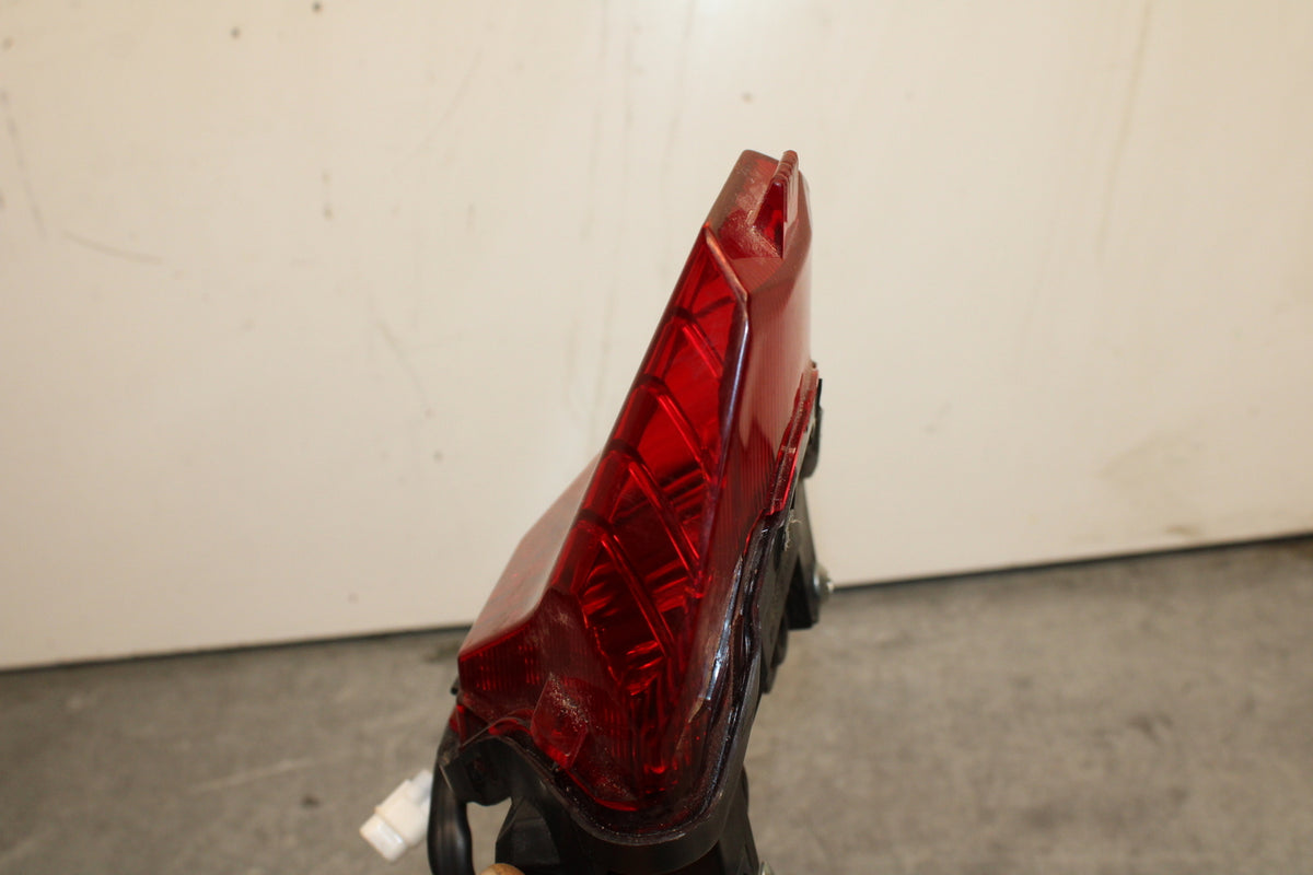 19-21 YAMAHA YZF R3 REAR TAIL TAILLIGHT BACK BRAKE LIGHT BB121