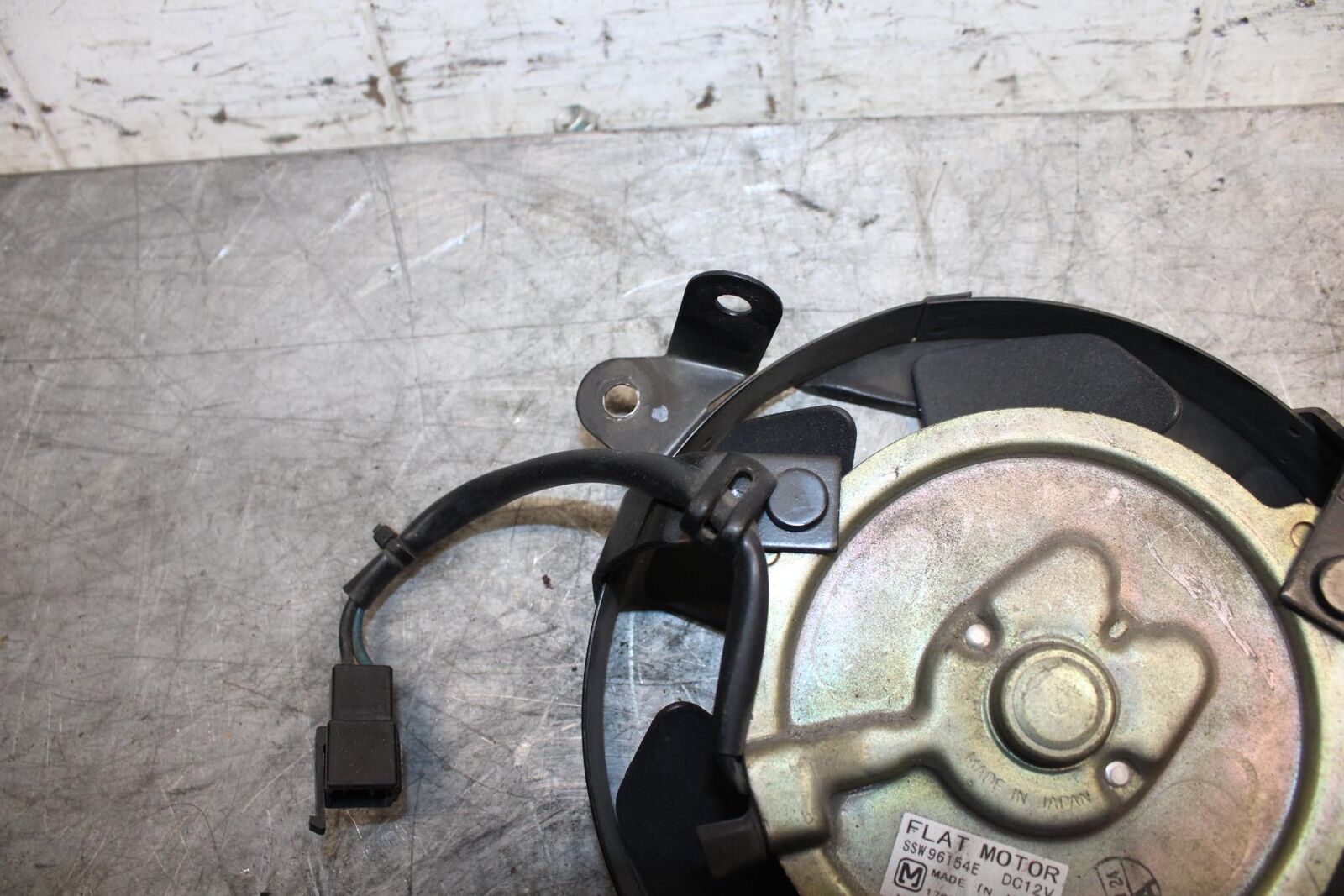 2002 Yamaha YZF R6 ENGINE RADIATOR COOLING FAN 5EB-12405-00-00 BB545