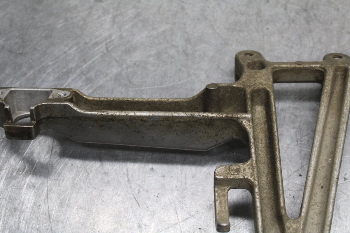 95-98 HONDA CBR600F3 REAR BACK PASSENGER PEG SET PAIR BB122