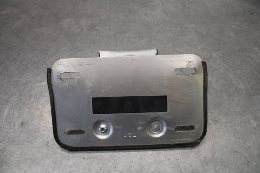 05-09 SUZUKI BOULEVARD C90 LICENSE PLATE LIGHT BB692