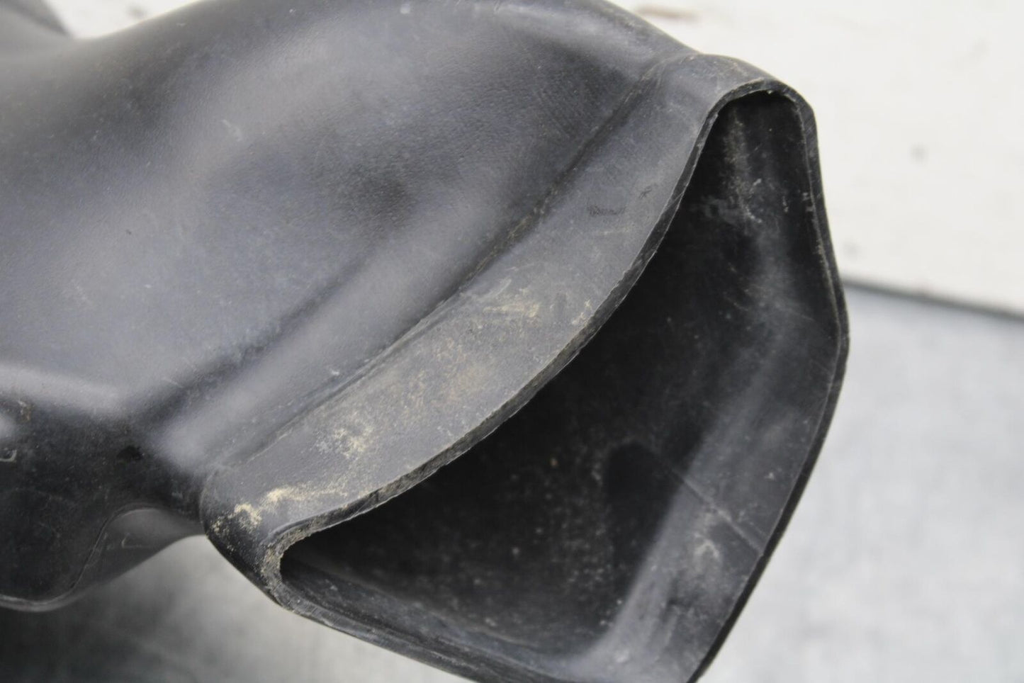 03-04 HONDA CBR600RR LEFT AIR INTAKE DUCT TUBE BB628