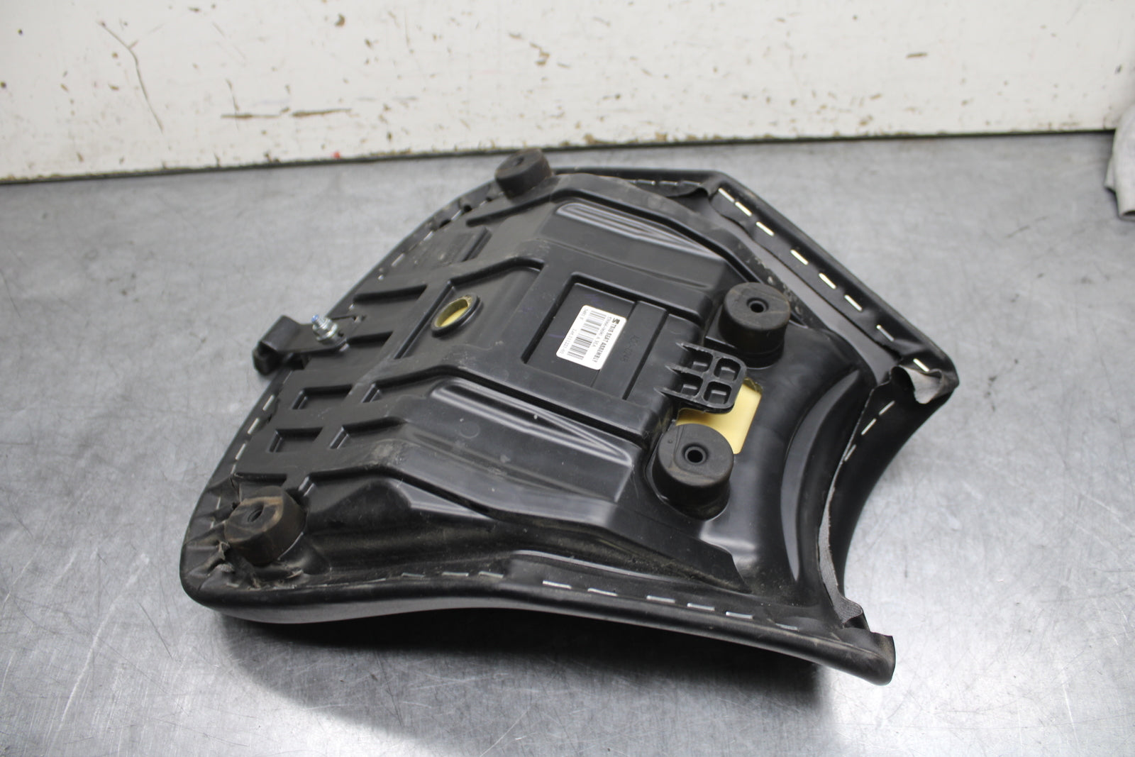18-24 KAWASAKI NINJA 650 FRONT DRIVERS SEAT PAD SADDLE PILLION BB725