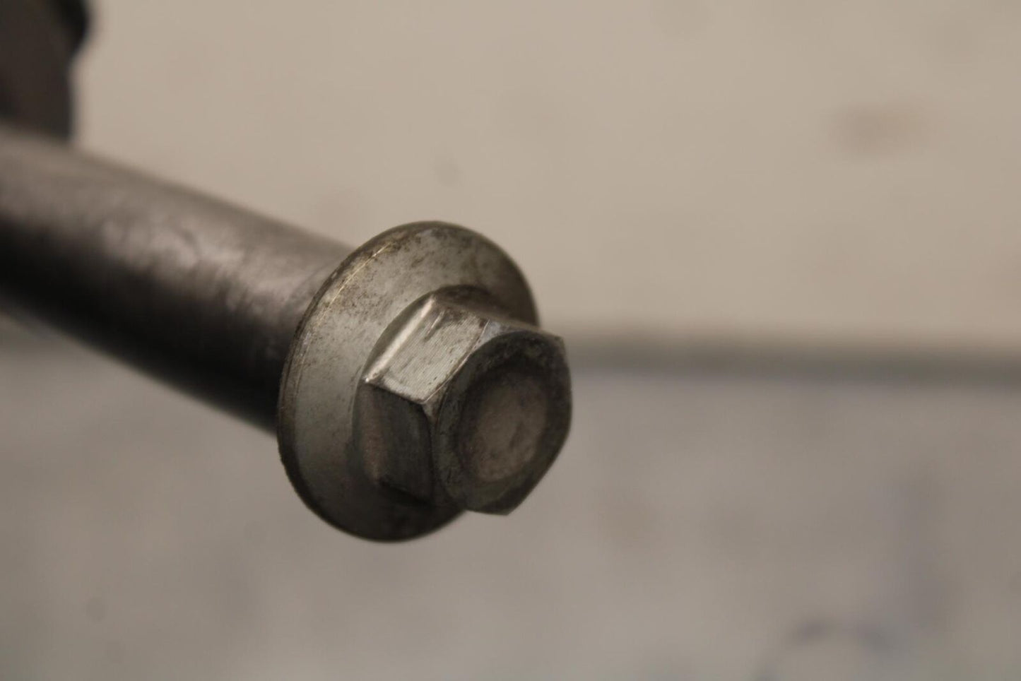 03-08 KAWASAKI VULCAN 1600 REAR AXLE BACK WHEEL RIM PIVOT BOLT AXEL BB616