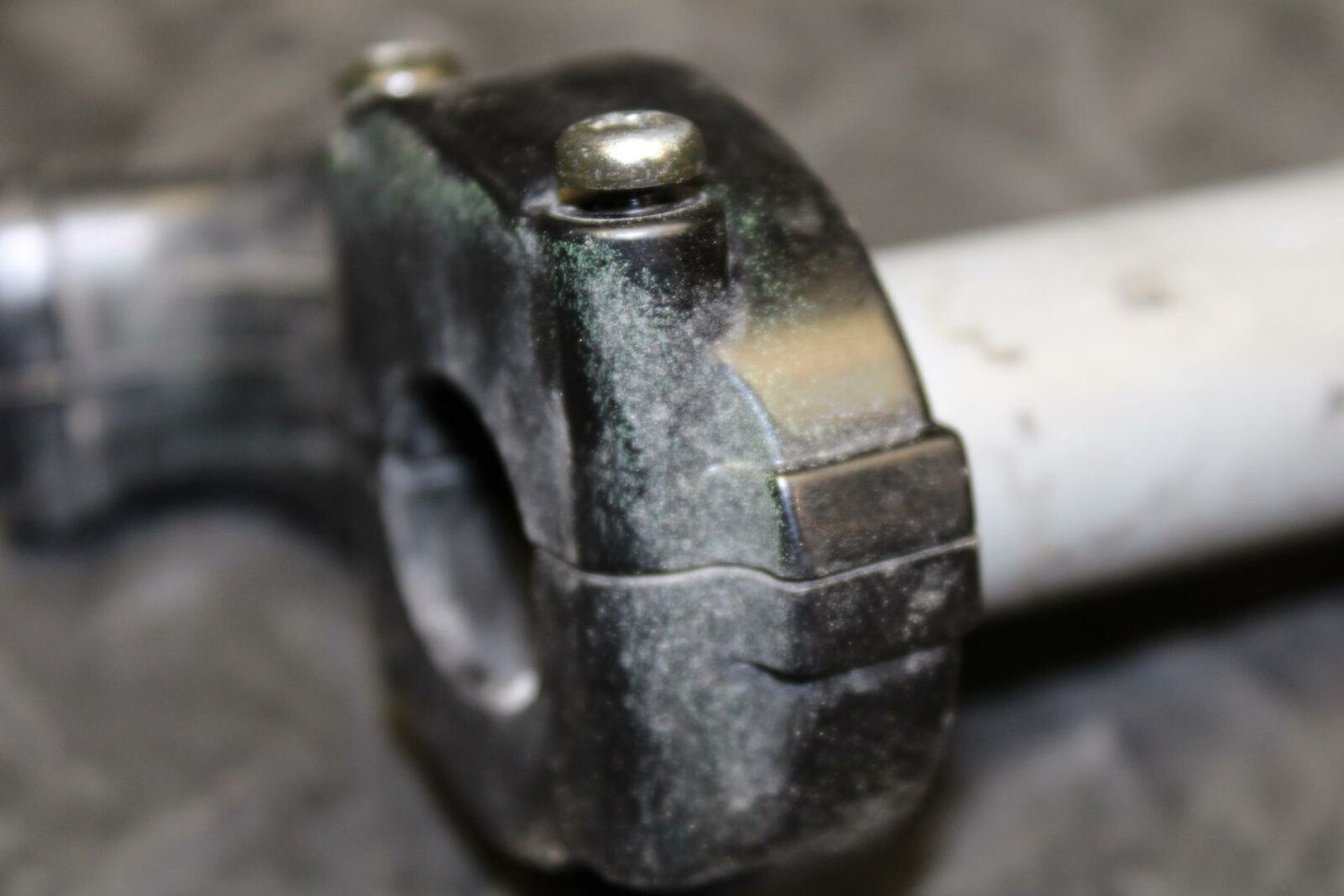 06-07 KAWASAKI NINJA ZX10R THROTTLE CABLE LINE HOUSING GUIDE 32099-1193 BB186