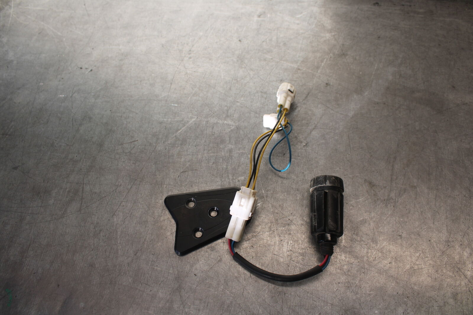 09-14 YAMAHA YZF R1 TST AFTERMARKET TURN SIGNAL RELAY FLASHER SWITCH  BB696