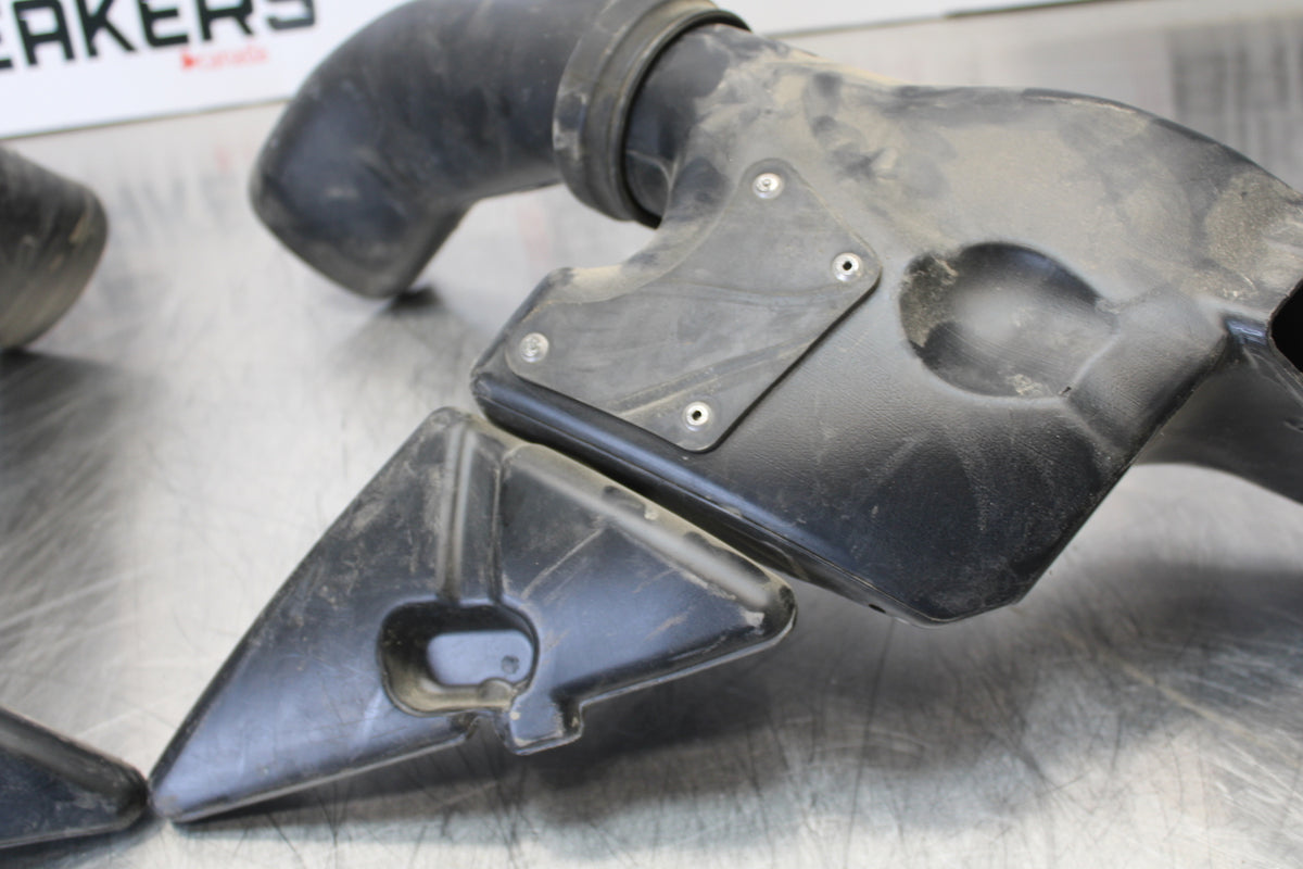 05-06 HONDA CBR600RR RIGHT LEFT AIR INTAKE DUCTS BB149