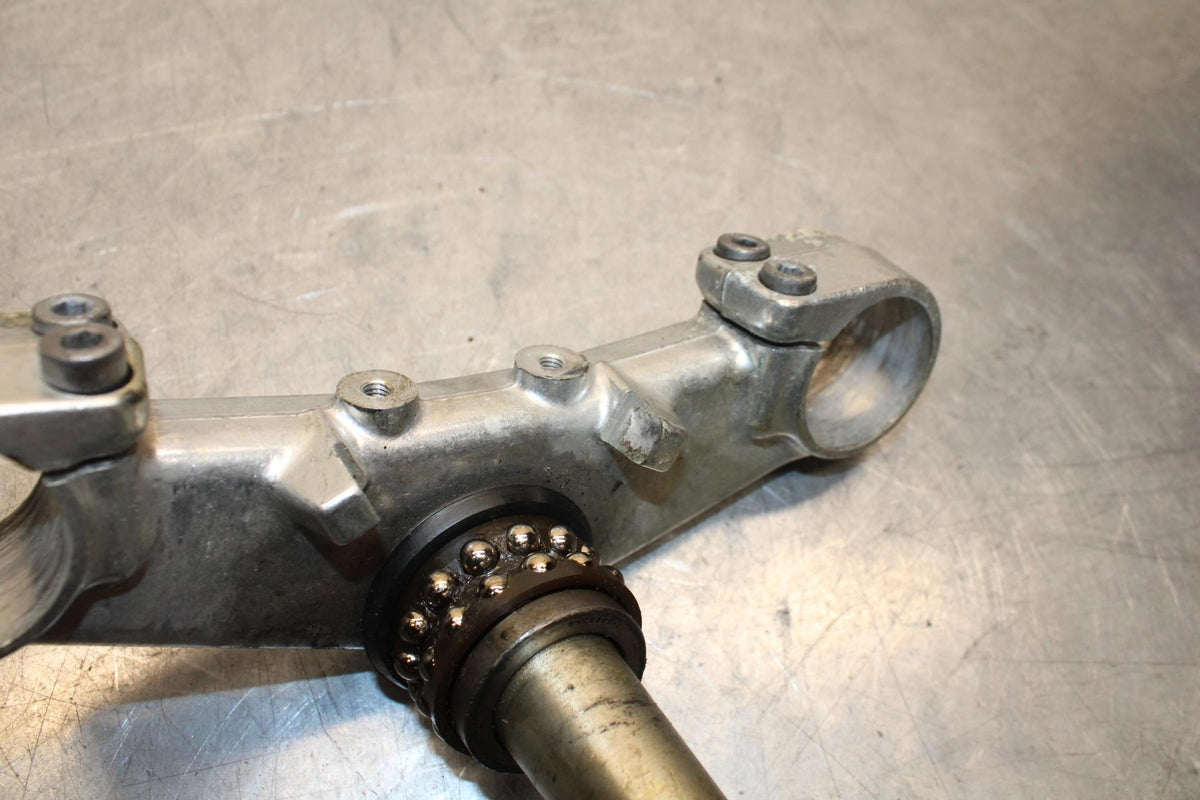 2001 Yamaha YZF R6 FRONT FORKS CLAMP LOWER TRIPLE TREE STEM 5MT-23340-00-00 BB68