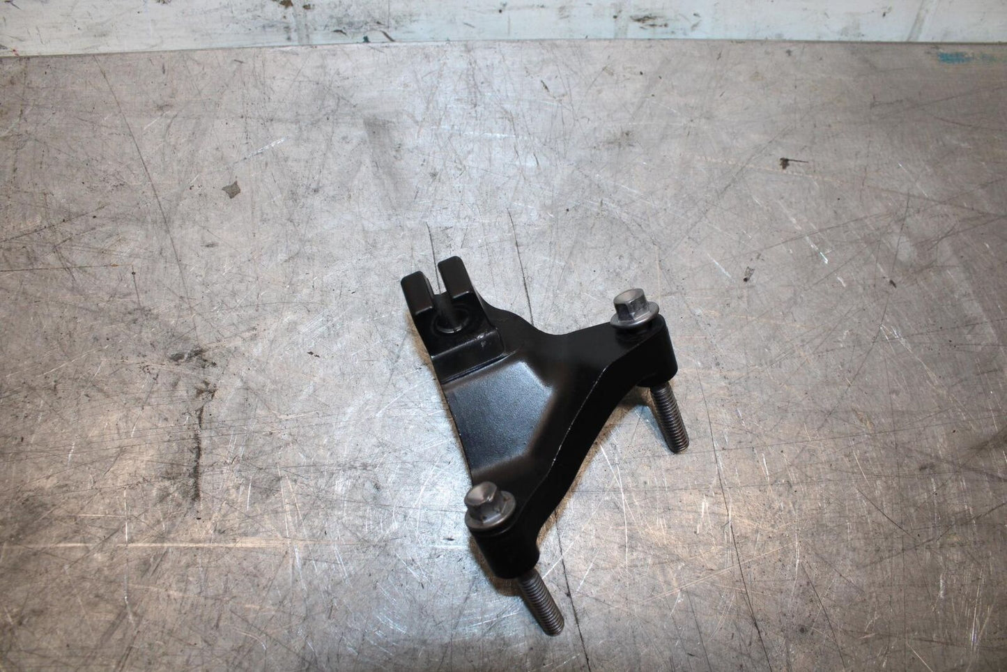 2009 Kawasaki Ninja ZX6R ZX600R CLUTCH CABLE HOLDER MOUNT STAY BRACKET BB44