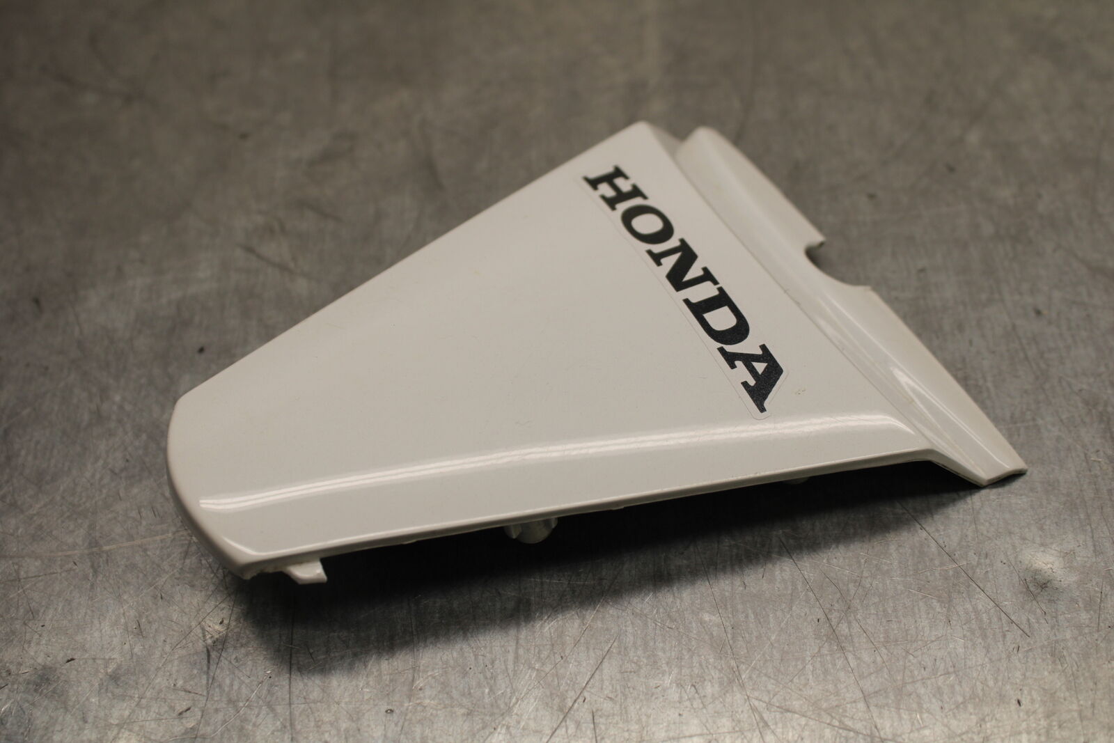 08 HONDA CBR125R CENTER REAR BACK TAIL FAIRING COVER TRIM COWL BB114
