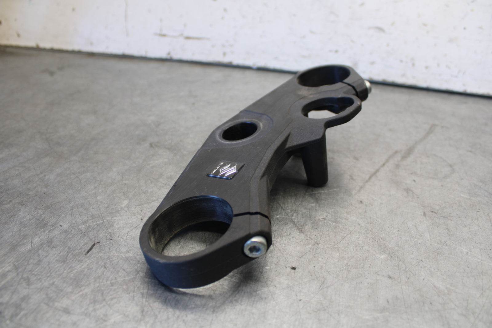 11-24 SUZUKI GSXR750 FORKS UPPER TRIPLE TREE CLAMP BB687