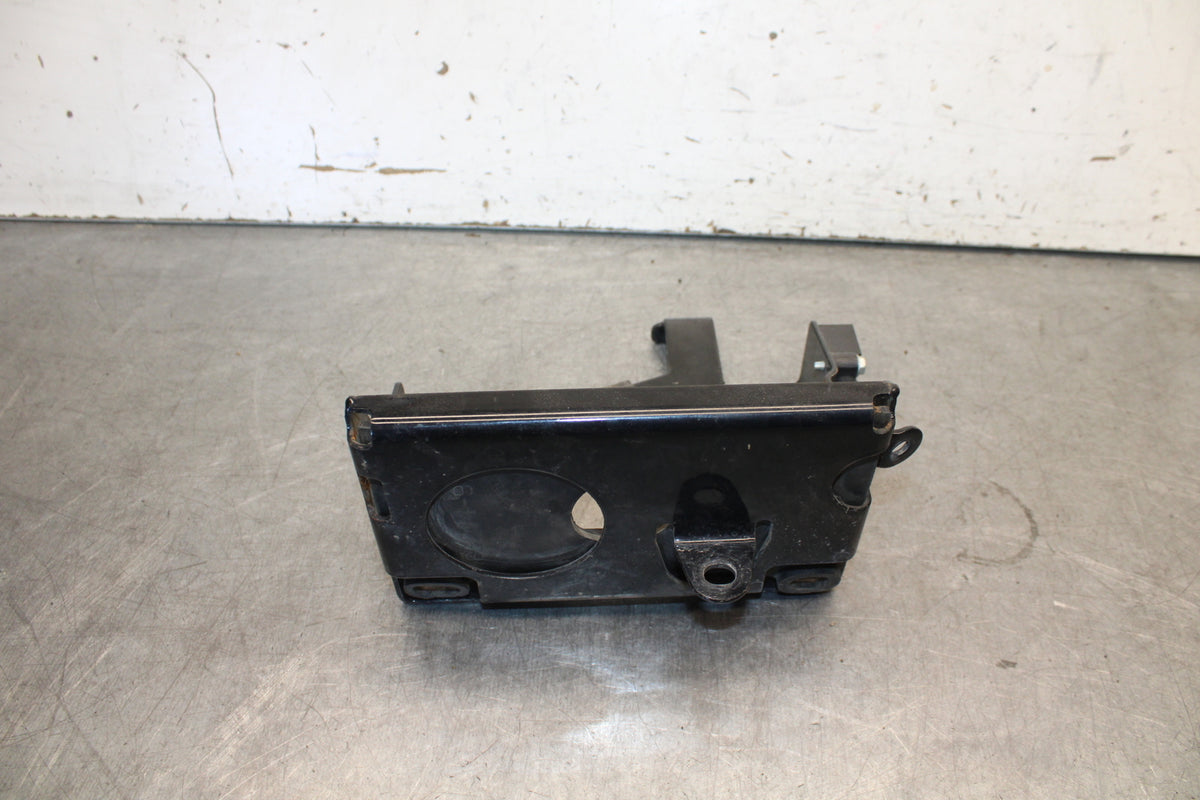 04-16 HARLEY-DAVIDSON SPORTSTER 883 BATTERY TRAY BOX HOLDER BB680 