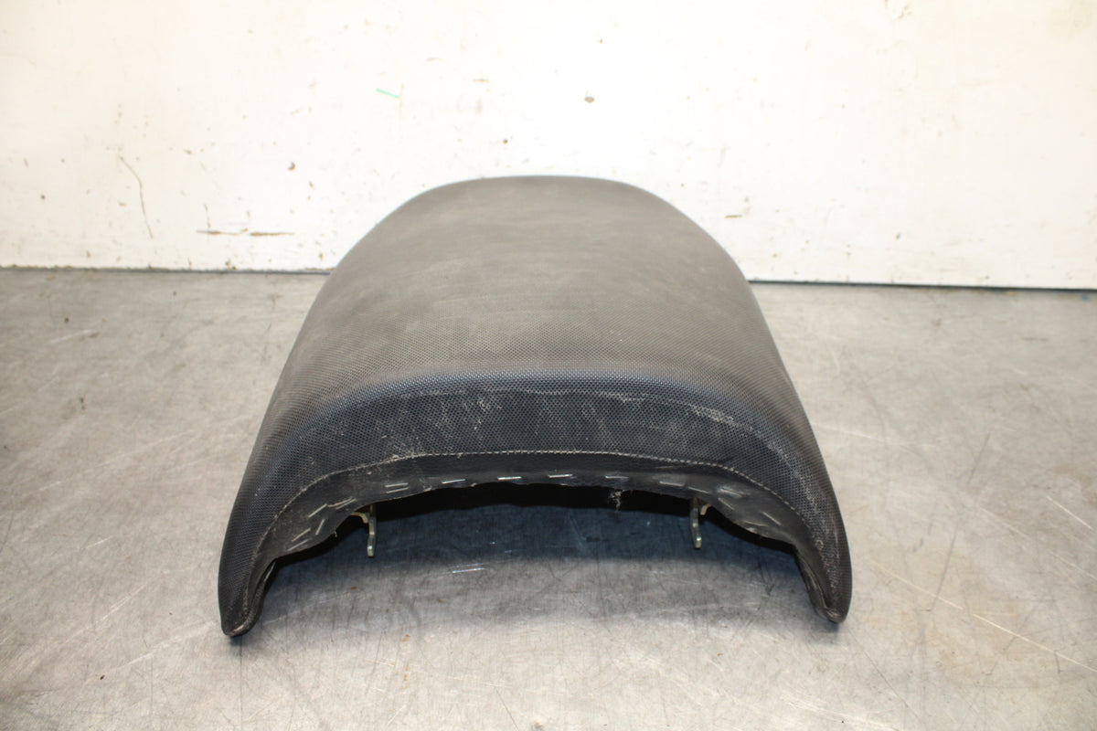 01-06 TRIUMPH TIGER 955I REAR BACK PASSENGER TANDEM SEAT PAD SADDLE BB693