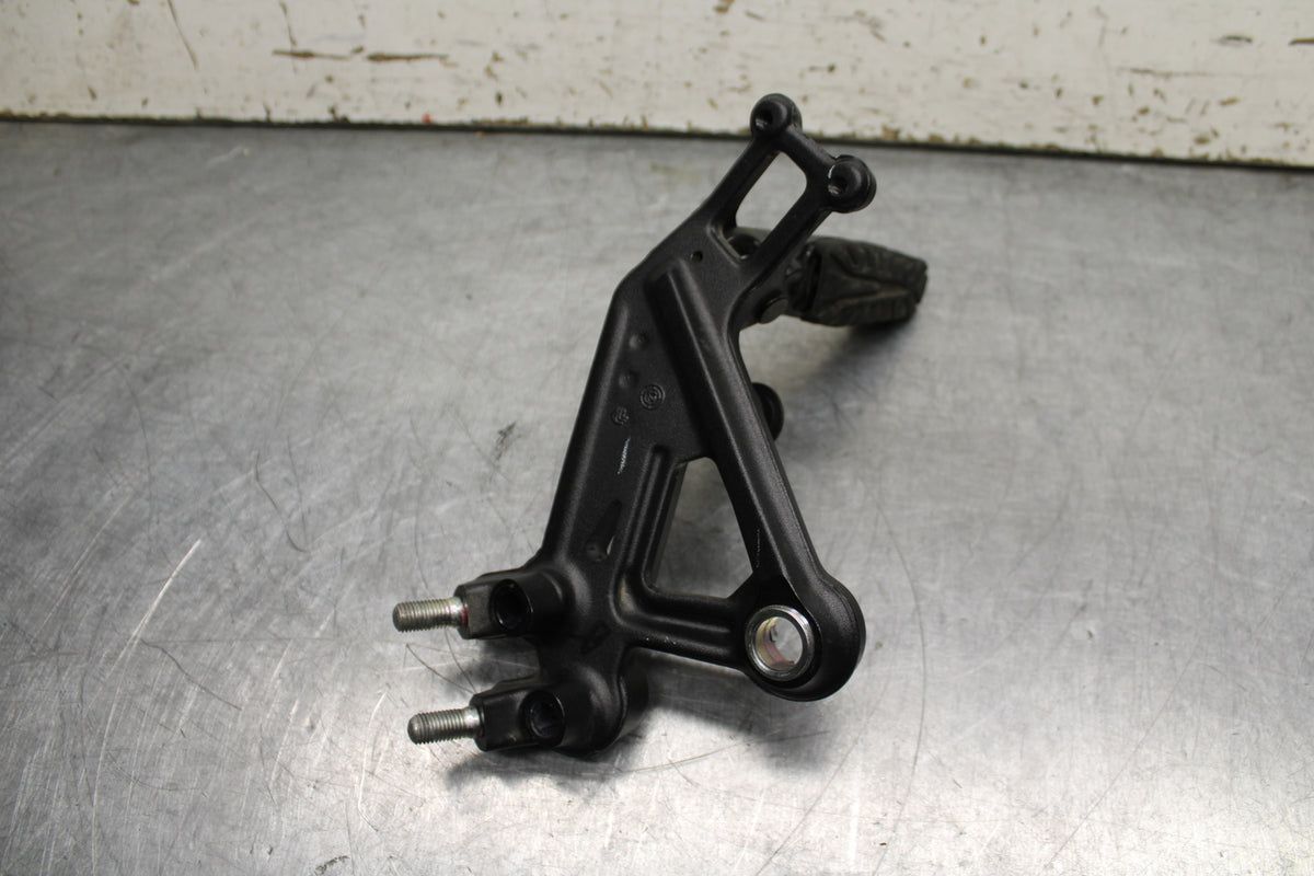 17-24 KTM 390 DUKE LEFT REARSET REAR SET DRIVER FOOT PEG REST STOP BB734