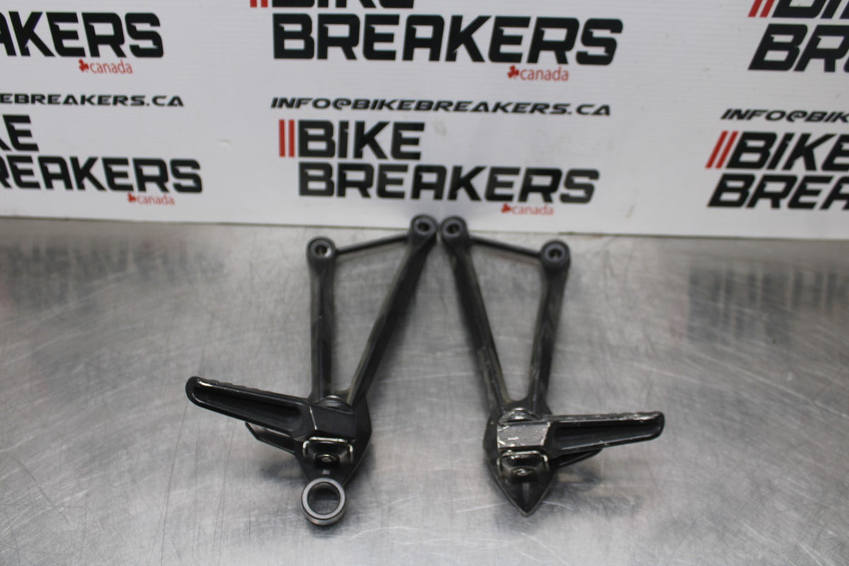 08 KAWASAKI NINJA ZX10R REAR BACK PASSENGER PEG SET PAIR BB201