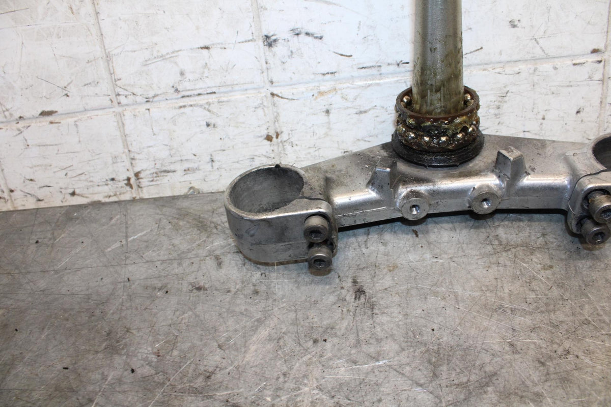 2002 Yamaha YZF R6  FORKS CLAMP LOWER TRIPLE TREE STEM 5MT-23340-00-00 BB545