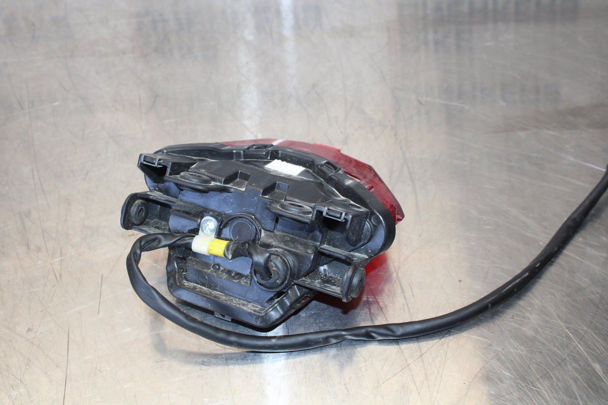 23 YAMAHA YZF R3 REAR TAIL TAILLIGHT BACK BRAKE LIGHT BB147
