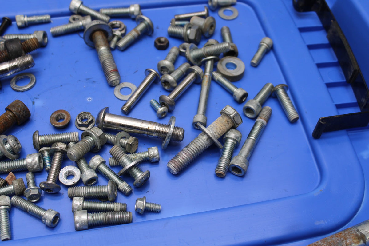 07 HARLEY-DAVIDSON SPORTSTER 1200 CUSTOM XL1200C BOLTS HARDWARE BB833