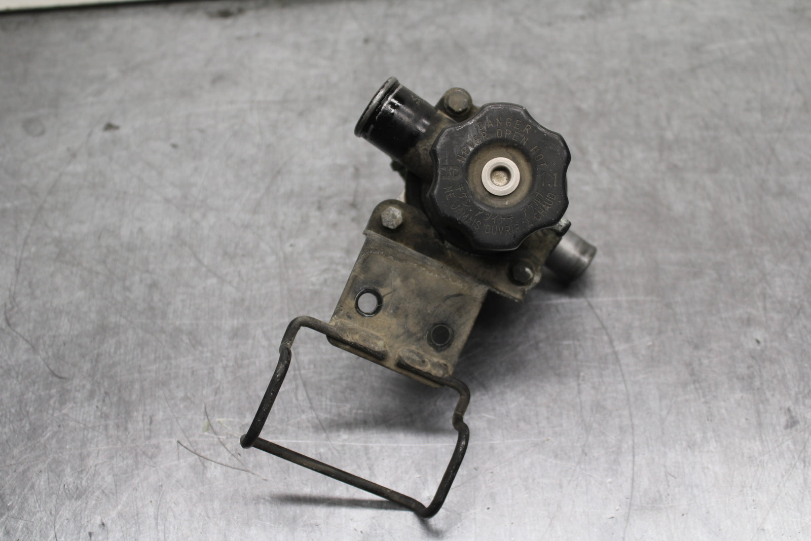 03-08 KAWASAKI VULCAN 1600 THERMOSTAT W HOUSING ASSEMBLY BB754