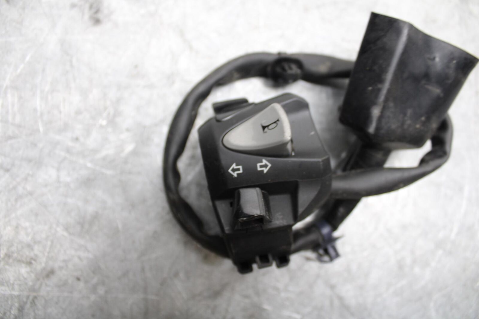 2016 Honda CBR500R LEFT CLIP ON HANDLE HORN SIGNALS SWITCH  BB45