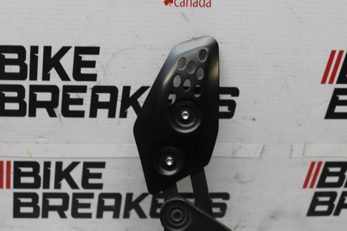 23-24 YAMAHA MT-07 LEFT REARSET REAR SET FOOT PEG W SHIFTER BB927