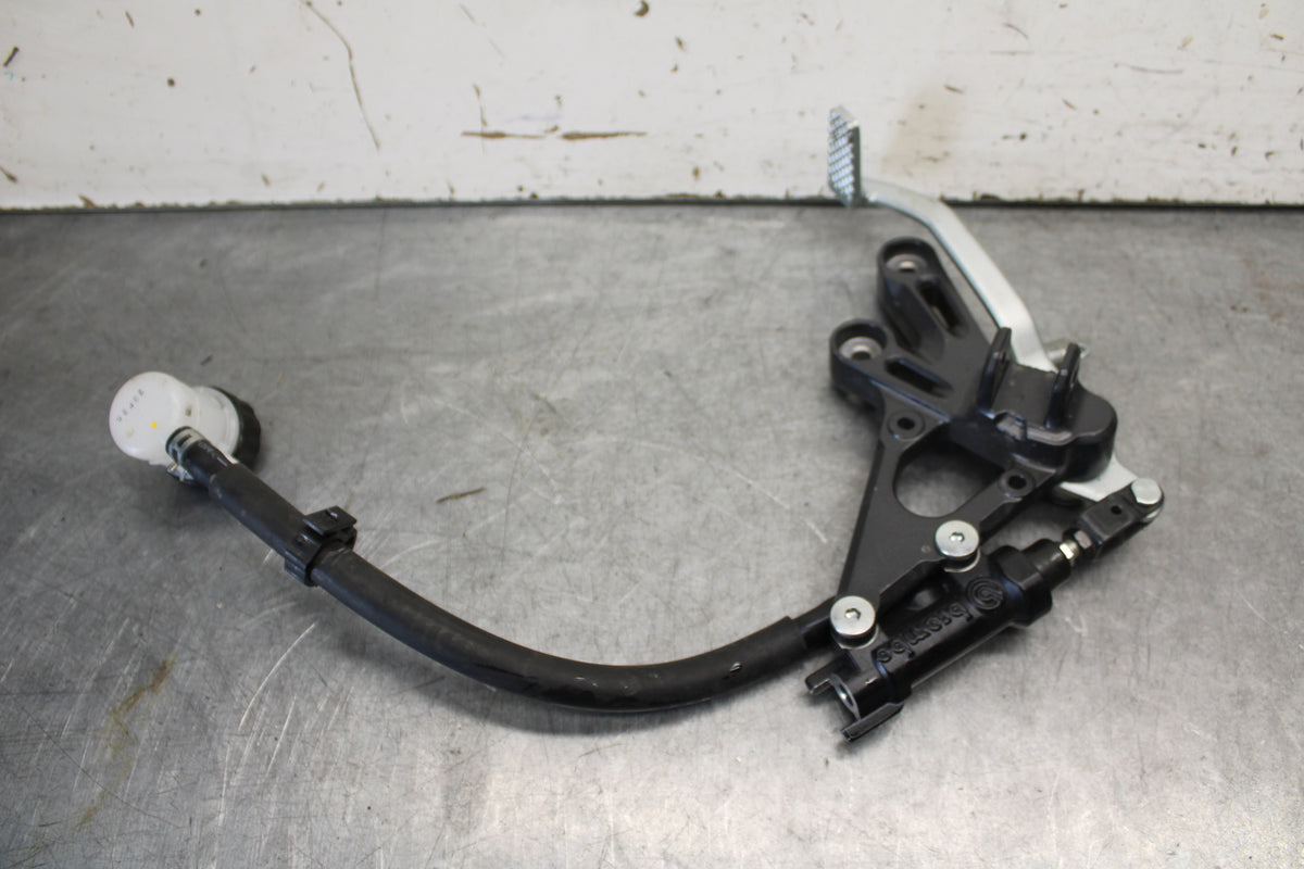 22-23 YAMAHA YZF R7 RIGHT REARSET REAR SET DRIVER FOOT PEG REST STOP BB583
